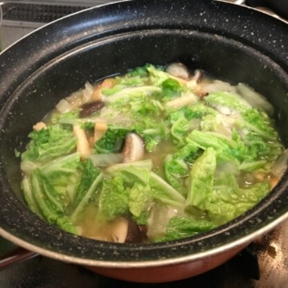 白菜の季節(๑˃̵ᴗ˂̵)♡椎茸も入れました♡揚げが入ったお味噌、美味しいですね♡ご馳走様でしたぁ♡